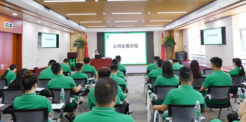 公司黨委委員、紀(jì)委書記、工會(huì)主席章慶講述公司的發(fā)展歷程